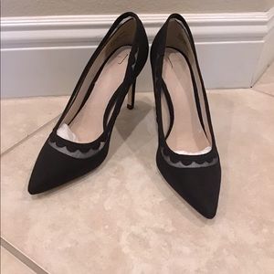 💥 MOVING SALE💥 Scallop Black Pumps